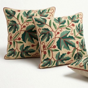 ปลอกหมอนอิงผ้าปักลาย kashmiri crewel-สีครีมกับต้นชินาร์และเบอร์รี่สีแดง - Product Image 2