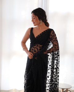 Sari en soie noir brodé avec dupatta en dentelle, longueur au sol, style indien pakistanais élégant, tenue de mariage pour femmes - Product Image 3
