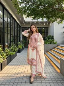 Conjuntos de Ropa Étnica India y Pakistaní: Top, Palazzo y Dupatta con Bordado Pesado de Mal Chanderi, Espejos y Lentejuelas (PU 1725) - Product Image 5