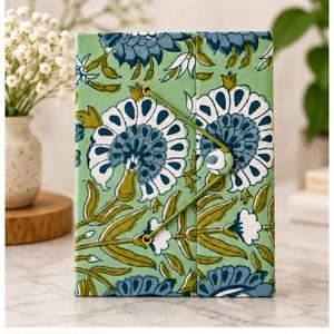 Diario de Tapa Dura con Tela Floral Craft Hackle, Cierre Elástico, Papel de 120 GSM Libre de Ácidos y Químicos, Papel Hecho a Mano, Verde Azul - Product Image 5