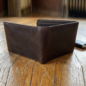 Cartera de Cuero Regal Hecha a Mano con Cierre Plegable, Corta, para Uso Diario, Estilo Minimalista para Hombre, con Detalle en Relieve, Tarjetero - Product Image 6