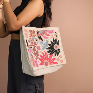 Sacs à main élégants pour femmes, ornés de perles et de motifs multicolores vives, conçus pour un port stylé par Whimsy Art Craft. - Product Image 4