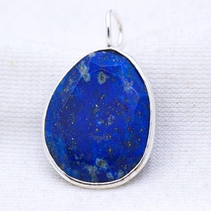Pendentif en Lapis Lazuli Naturel en Gros, Fait Main Vintage, en Argent Sterling Massif 925, avec Sertissage Géométrique Doré, Cadeau Raffiné pour Femme - Product Image 1