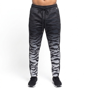 ชุดวอร์มผู้ชายแบบ 2 ชิ้น คุณภาพสูง พิมพ์ลายดิจิตอลตามสั่ง ล้างสีแบบแอซิดวอช เป็นมิตรกับสิ่งแวดล้อม สไตล์วินเทจ เนื้อผ้าทึบเบาสบาย ระบายอากาศได้ดี เหมาะสำหรับฤดูหนาว - Product Image 4