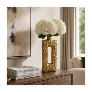 Vase de sol artisanal Contour avec texture côtelée, finition dorée contemporaine, 12,5 pouces de hauteur, pièce d'art décorative - Product Image 6