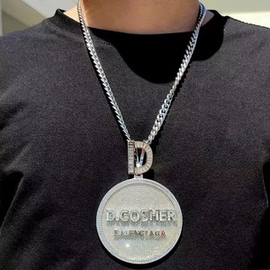 Médaille Couronne Iced Out Jeune en Argent Sterling 925 Micro-Pavé Moissanite, Bijoux Hip Hop - Product Image 2