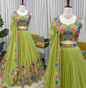 ชุดเลเฮนกาโชลีผ้าไหมออร์แกนซ่าสีเขียวอินเดีย งานปักดิ้นแบบดั้งเดิม ทรงเข้ารูป สำหรับงานเทศกาล พร้อมตัดเย็บ พรีเมียม ล่าสุด สำหรับเจ้าสาว - Product Image 1