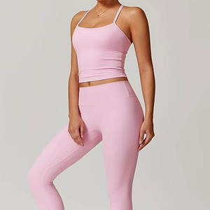 Ensemble de yoga pour femmes, léger et confortable, avec un design de soutien et un tissu extensible, idéal pour les activités sportives et les tenues décontractées. - Product Image 4
