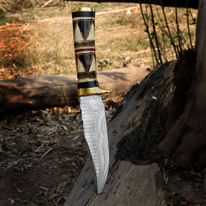 Couteau de chasse artisanal en acier Damas, lame plate à pointe clip, manche en bois gravé, pour survie en extérieur et camping, vente en gros - Product Image 2
