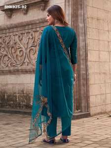 Dernière collection de magnifiques ensembles Kurti en rayonne tissée avec broderies, pantalon et dupatta, fournisseur d'Inde, mode féminine. - Product Image 2