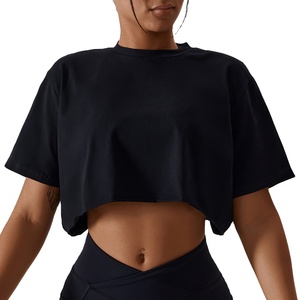 T-shirt court asymétrique blanc à manches courtes et col rond pour femme, coupe ample, style minimaliste, en jersey, idéal printemps-été - Product Image 5
