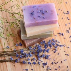 Disfrute de la frescura del océano con jabón herbal - Product Image 3