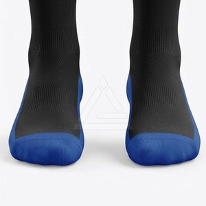 Chaussettes de cricket personnalisées, légères, respirantes, en tissu sportif, avec talon et bout renforcés, pour une performance athlétique optimale. - Product Image 3