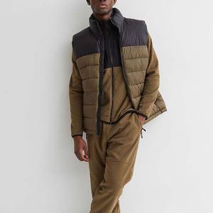 Chaqueta Acolchada Ligera de Poliéster 100% para Hombre, Marca Personalizada, con Cremallera Completa, Puños Acolchados, Capucha y Bolsillos Negros - Product Image 3