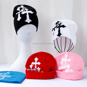 Vente d'usine Bonnet d'hiver en tricot jacquard doux et luxueux avec logo personnalisé brillant et orné de strass, vente en gros - Product Image 1