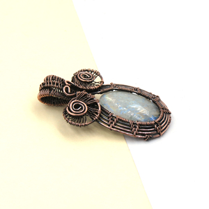 จี้หินมูนสโตนสีรุ้งแบบขายส่ง หุ้มด้วยทองแดงโรเดียมสีดำ |   ผู้จัดจำหน่ายเครื่องประดับอัญมณีสไตล์โบฮีเมียนทำมือ - Product Image 4