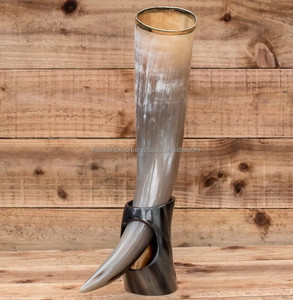 Corne à boire médiévale Viking faite à la main en matériau organique d'apparence Premium avec support en corne Style animal imperméable à l'eau vernis brillant - Product Image 4
