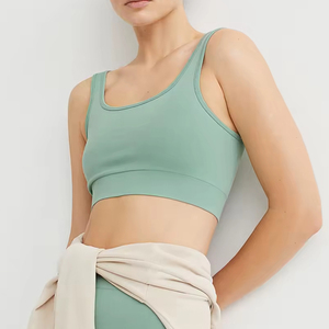 Sujetador deportivo verde menta con tirantes anchos y dobladillo acanalado para mujer, ideal para gimnasio, fitness, entrenamiento y running. Disponible para venta en línea. - Product Image 4