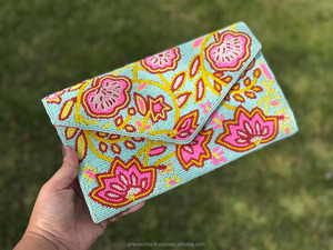 Pochette de soirée de luxe brodée florale et perlée, sac à main de créateur tendance, personnalisé, élégant, portable pour l'automne et le quotidien - Product Image 4