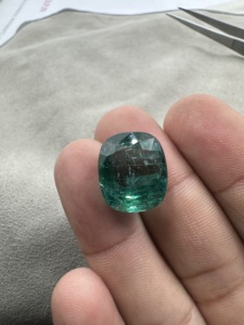 Émeraude naturelle zambienne taille coussin de 14,40 carats, taille géante, pierre précieuse non montée pour la création de bijoux - Product Image 2