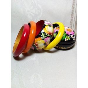 Bijoux ethniques artisanaux colorés - Collection de mode féminine Bracelets en bambou et en bois peints par des artisans - Product Image 2