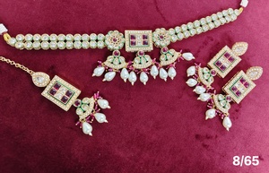 Ensemble de collier choker Kundan de luxe avec boucles d'oreilles et Maang Tikka, bijoux de mariage en perles, ensemble traditionnel indien - Product Image 4