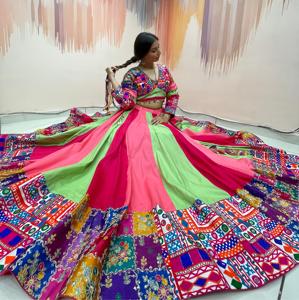 Ensemble Lehenga Choli indien traditionnel avec dupatta brodé, en coton, longueur au sol, tenue de mariage pour femme, coupe ample, multicolore - Product Image 5