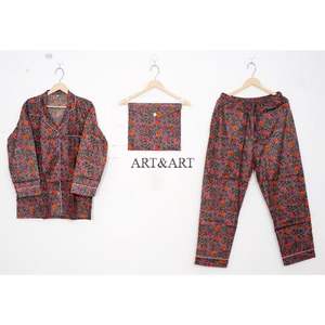 ชุดนอนผ้าฝ้ายลายดอกไม้ ดีไซน์เรียบหรู พิมพ์ลายด้วยมือ สำหรับผู้หญิง ชุดลำลองฤดูร้อนน้ำหนักเบา - Product Image 1