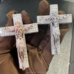 Colgantes Personalizados de Jesús en la Cruz, 2 Tonos, Corte Baguette, Moissanita, Plata, Colgante de Cruz, Colgante de Jesús, Joyería Religiosa - Product Image 3
