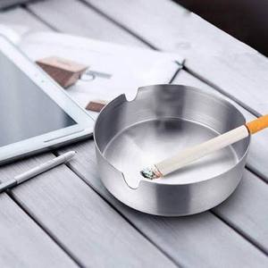 Cendrier de table rond en acier inoxydable, design minimaliste pour usage domestique - Product Image 1