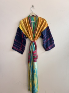 Kimono vintage de seda suave y cómodo, hecho a mano, teñido a mano, bata larga, pareo de playa - Product Image 4