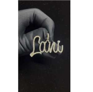 Colgante de Lujo Unisex con Letra Lani, Chapado en Oro de 18K, Cristal de Estrás con Microincrustaciones, Corte Brillante Redondo - Product Image 2