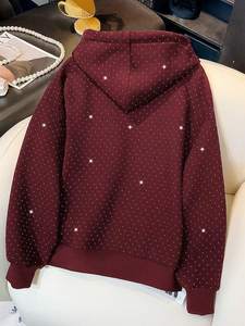 Sweat à capuche pour homme bordeaux à pois strass, coupe oversize, en polaire thermique, style streetwear, design scintillant, épaules tombantes, poche avant - Product Image 2