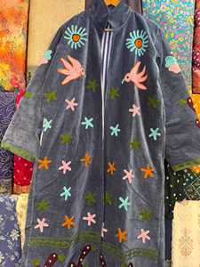 Manteau Suzani en velours brodé, veste de festival bohème, vêtement d'extérieur à motifs floraux et oiseaux, manteau Suzani Love - Product Image 5