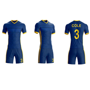 Tenue de football personnalisée de qualité supérieure, ensemble maillot et short de football en polyester respirant à séchage rapide, équipement de football - Product Image 2