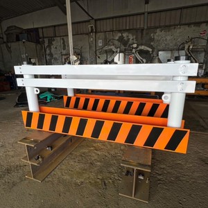 รั้วเหล็กกั้นจราจรแบบติดตั้งบนพื้น ขนาด 2 ม./4 ม. - Product Image 1