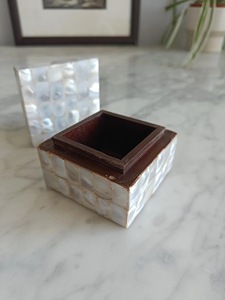 Boîte de rangement pour bijoux en nacre écologique rectangulaire faite à la main par ILAHI, boîte cadeau décorative artisanale florale, Uttar Pradesh - Product Image 4