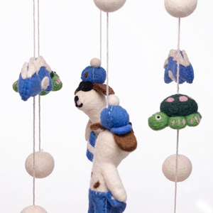 Móvil de cuna para bebé hecho a mano con fieltro de lana merino, decoración colgante ecológica para cuarto de bebé, lindo cachorro de fieltro para regalo - Product Image 2