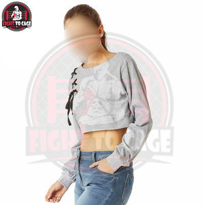 Haut court gris à manches longues pour femme, style automne, avec détail épaules croisées en dentelle, tricoté, coupe ajustée, col rond, pull court - Product Image 3