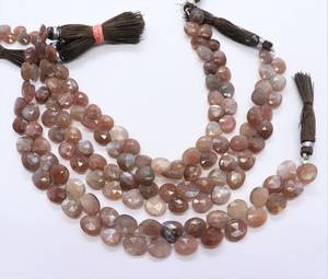 Perles de pierre de lune naturelle AAA en forme de cœur à facettes, 8-9 mm, brin de 8 pouces - Product Image 1