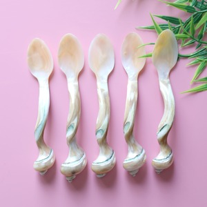 Cucharas de nácar con mango de diseño decorativo, recién llegadas, hechas a mano, para degustación de caviar. - Product Image 2