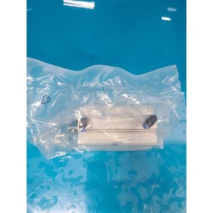 CDQ2B50-69 SMC ใช้เป็นชิ้นส่วนอุปกรณ์เซมิคอนดักเตอร์รุ่นเก่า - Product Image 1