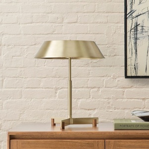 Lámpara de Mesa Metálica Auric Horizon con Pantalla Ancha de Hierro Cepillado, Base de Diseño Robusta, Iluminación Ambiental Cálida para Interiores de Lujo - Product Image 4