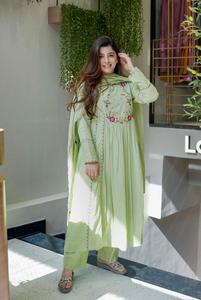 Ensemble Kurta, pantalon et dupatta en soie Chanderi pour femmes, tenue de fête ethnique, Aara Fashion, vêtements traditionnels, ensemble à séchage rapide - Product Image 1