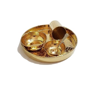 Juego de vajilla de latón dorado martillado, bandeja, tazón, taza, cuchara, diseño texturizado, brillante, tradicional, elegante. - Product Image 1