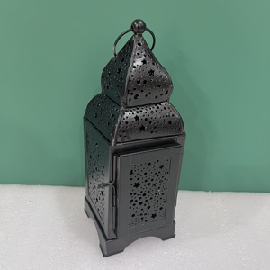 Farol Decorativo de Hierro con Acabado Negro y Diseño de Estrellas Recortadas Modelo L690 Diseño Artesanal - Product Image 4