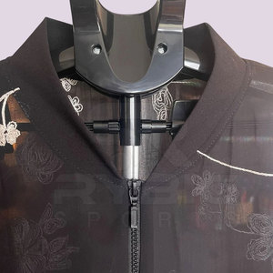 Chaqueta Varsity Bordada para Mujer, Suministro de Fábrica con MOQ Bajo, Tela de Alta Calidad con Acabado Bordado Elegante - Product Image 5
