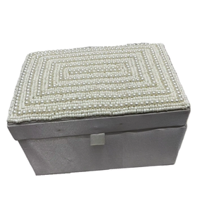 Boîte à bijoux de luxe faite à la main, écologique, de forme carrée, avec motif floral brodé, décorative, ornée de perles Zari, pour la remise des diplômes et Halloween - Product Image 4