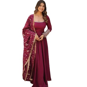 Traje Salwar Kameez de Viscosa Bordado, Sin Costuras, Estilo Étnico Pakistaní, con Mangas Largas y Dupatta, para Vestimenta Formal Sofisticada - Product Image 1