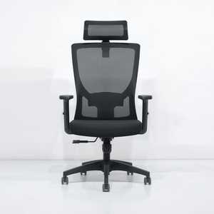 Chaise de bureau en maille noire avec appui-tête et accoudoirs réglables, siège de bureau pivotant, design ergonomique contemporain - Product Image 1